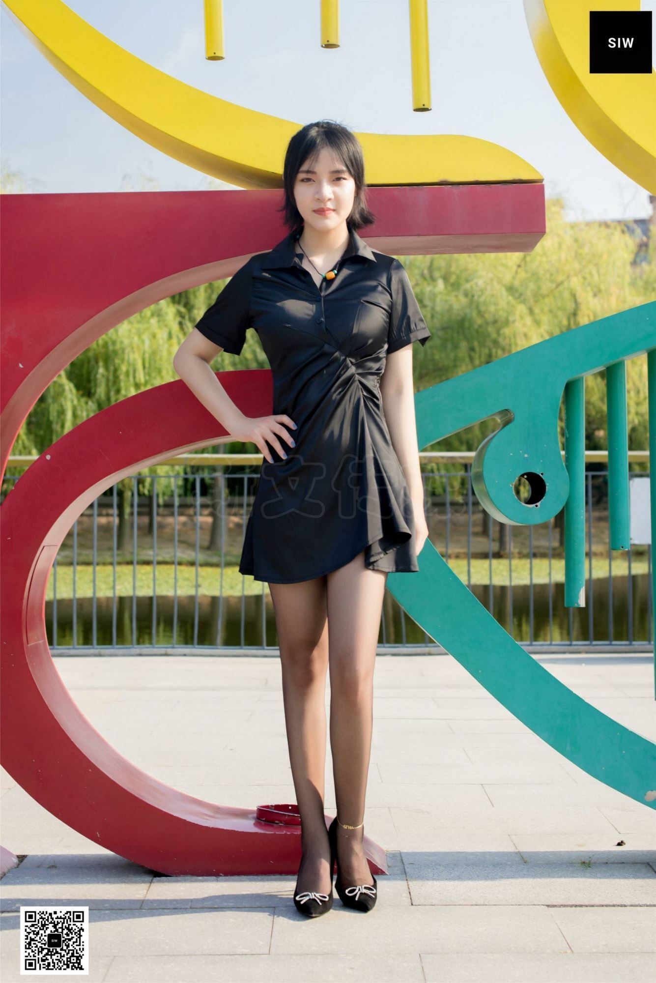 SIW斯文传媒 091 思琪 真丝修身超短低腰裙